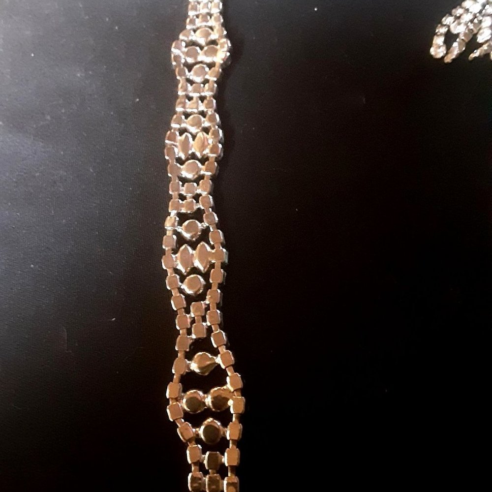 ****SOLD**** Vtg Kramer Bracelet & Waterfall earrings - Picture 7 of 13